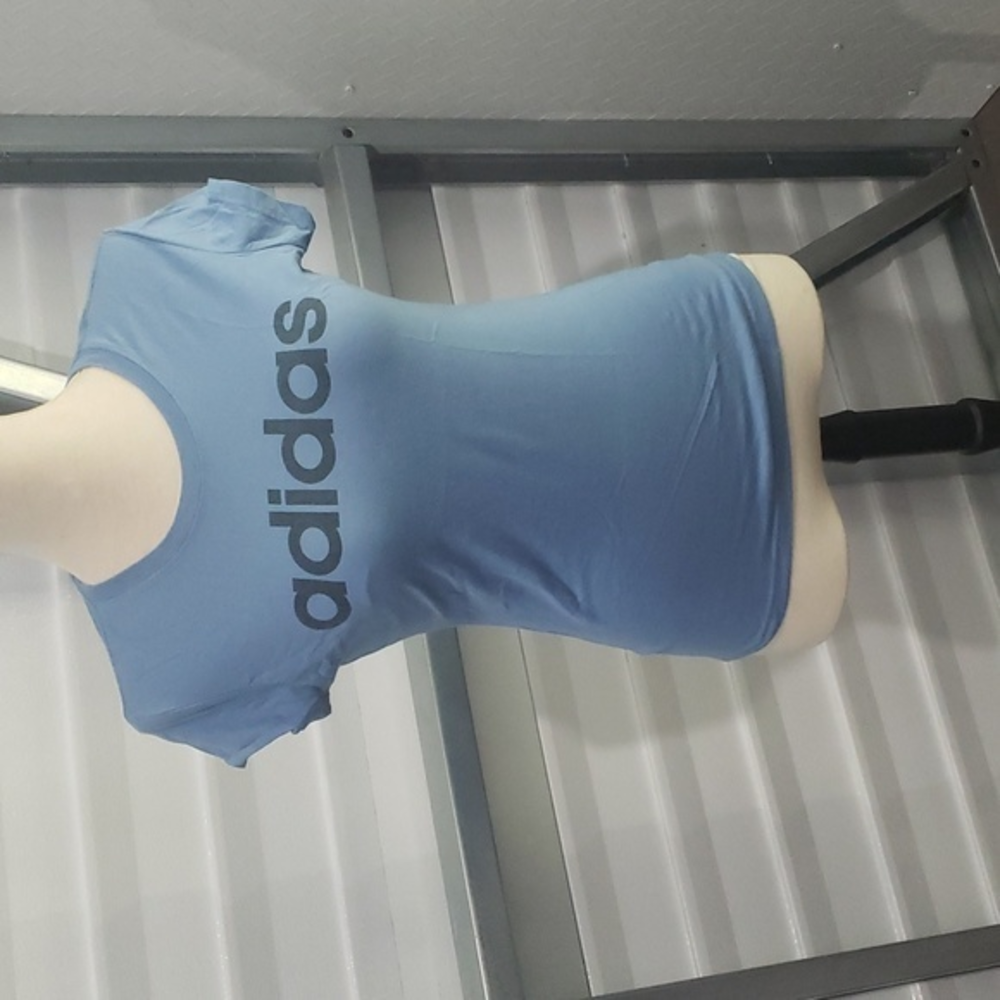 Adidas t‎ shirt size Medium